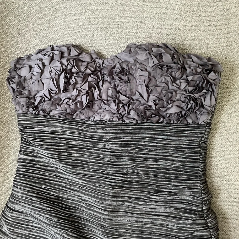 Daisy strapless silver dress - Picture 3 of 4